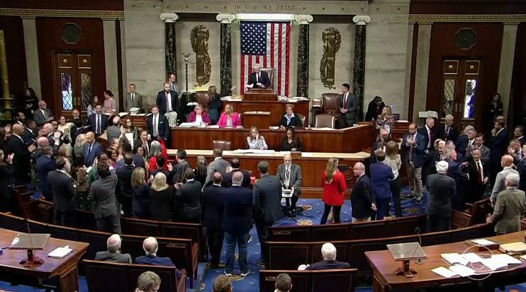 Read more about the article Senado e Câmara dos EUA aprovam orçamento temporário de 45 dias para evitar paralisação do governo