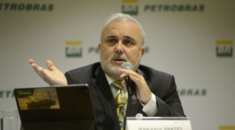 Read more about the article Presidente da Petrobras afirma que guerra no Oriente Médio pode impactar preços dos combustíveis